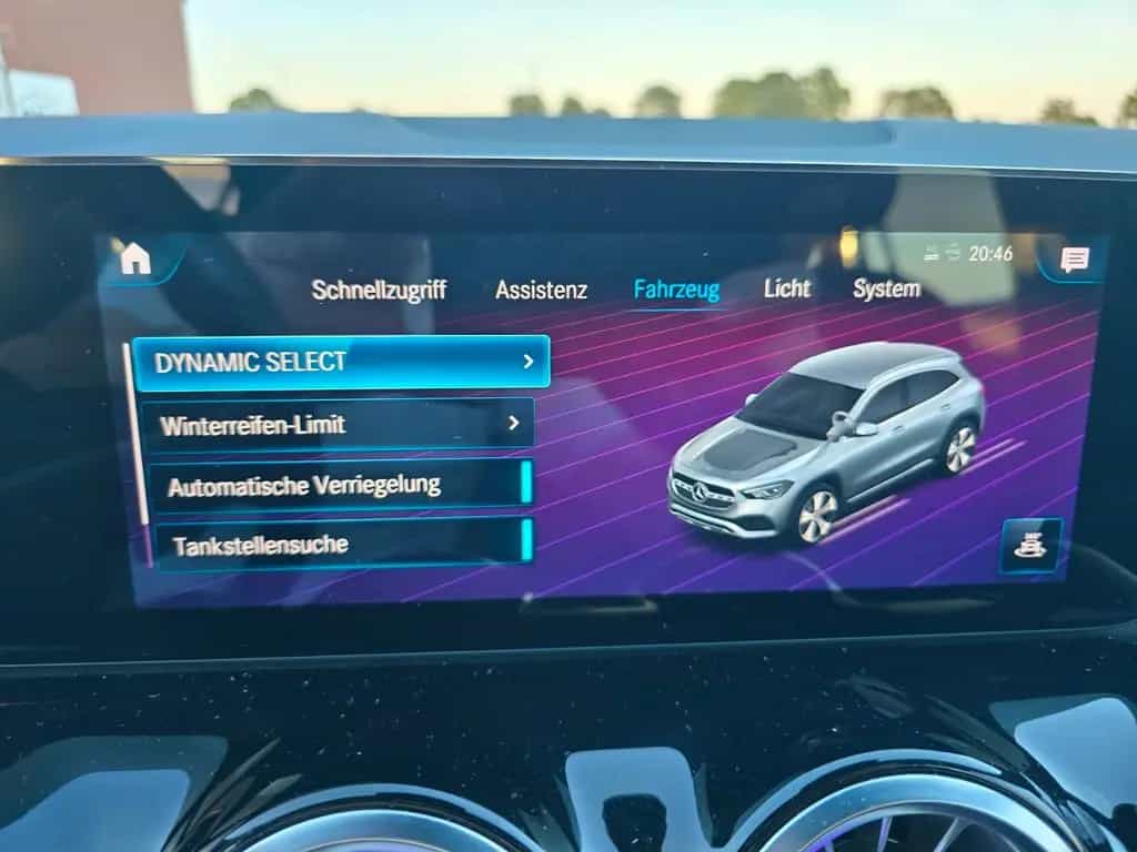 Mercedes-Benz GLA 200 LED MBUX  AHK schwenkb. DAB Allwetter 12/2020-photo-35
