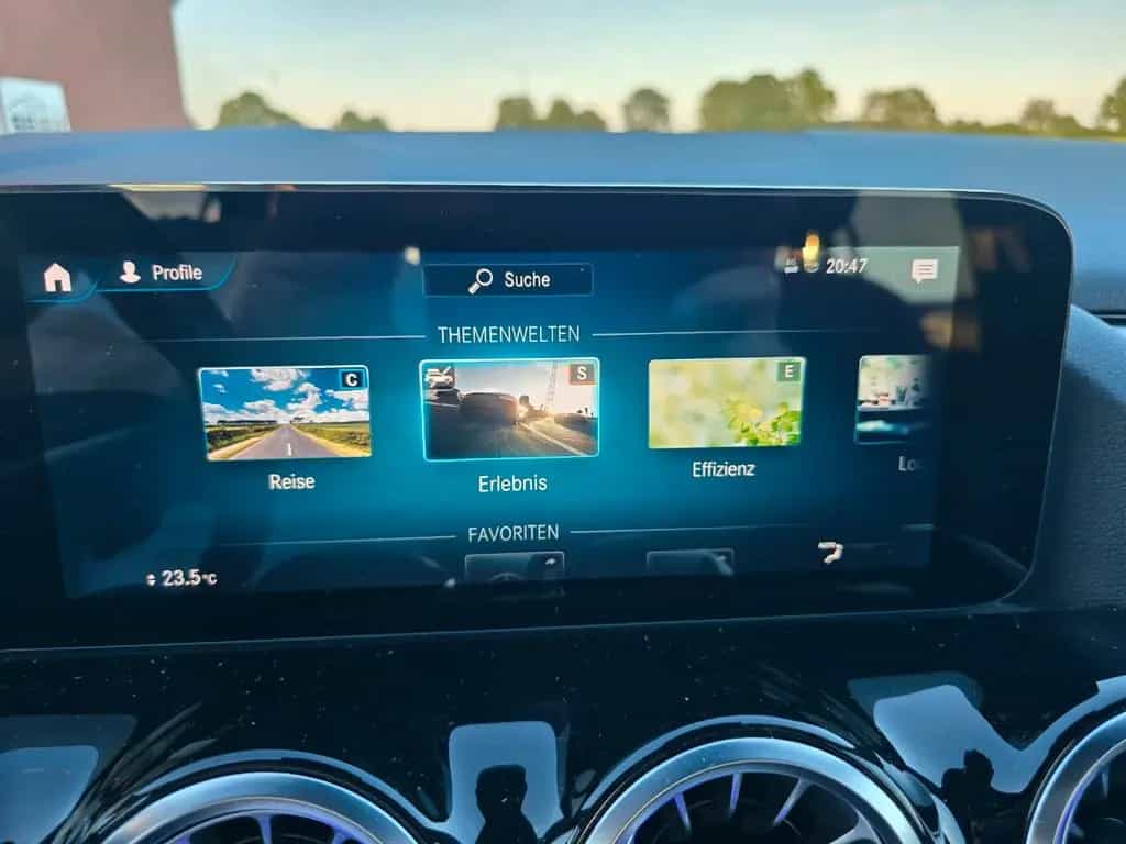 Mercedes-Benz GLA 200 LED MBUX  AHK schwenkb. DAB Allwetter 12/2020-photo-38