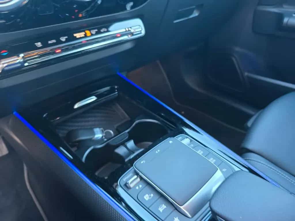 Mercedes-Benz GLA 200 LED MBUX  AHK schwenkb. DAB Allwetter 12/2020-photo-39