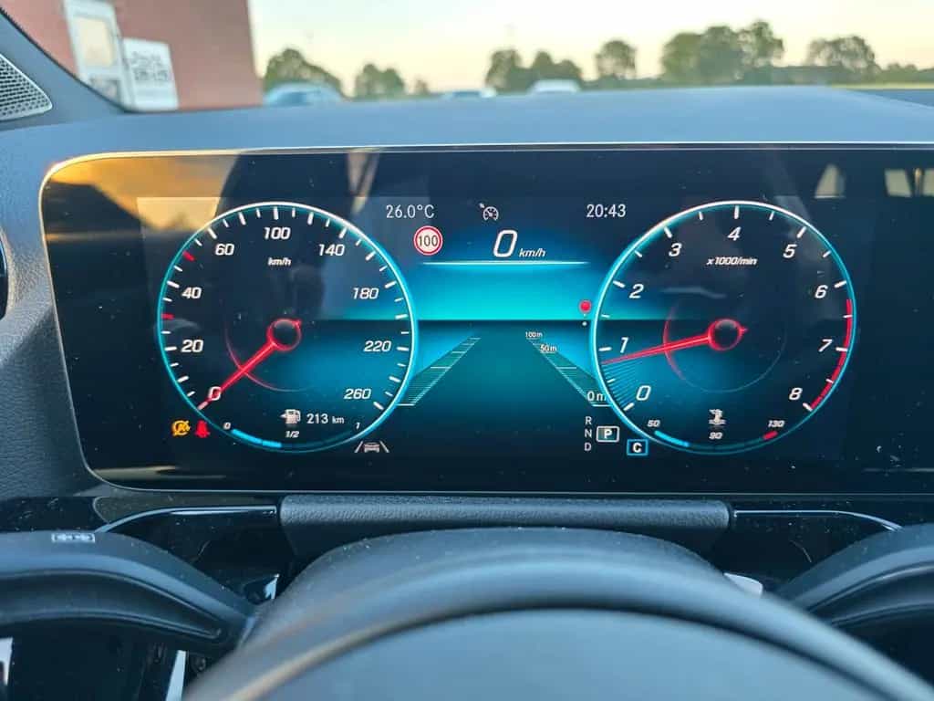 Mercedes-Benz GLA 200 LED MBUX  AHK schwenkb. DAB Allwetter 12/2020-photo-46