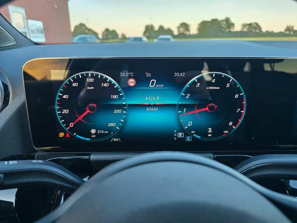 Mercedes-Benz GLA 200 LED MBUX  AHK schwenkb. DAB Allwetter 12/2020-photo-47