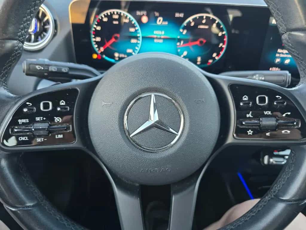 Mercedes-Benz GLA 200 LED MBUX  AHK schwenkb. DAB Allwetter 12/2020-photo-48