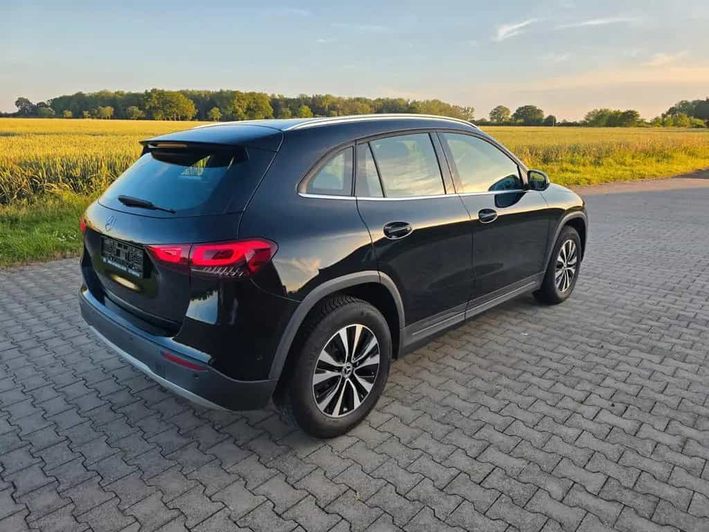 Mercedes-Benz GLA 200 LED MBUX  AHK schwenkb. DAB Allwetter 12/2020-photo-5