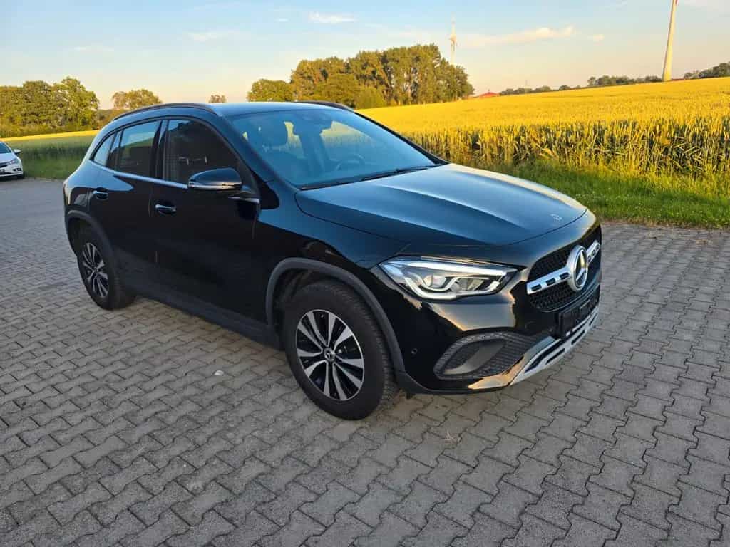 Mercedes-Benz GLA 200 LED MBUX  AHK schwenkb. DAB Allwetter 12/2020-photo-6