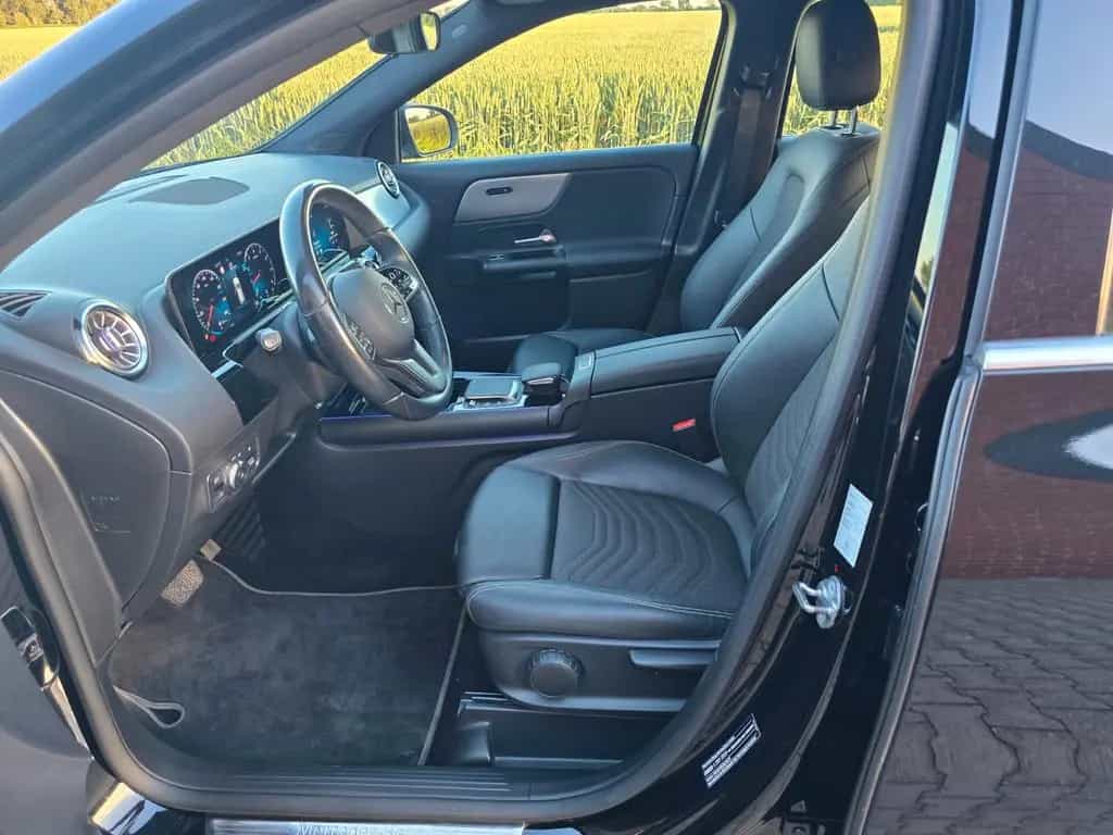 Mercedes-Benz GLA 200 LED MBUX  AHK schwenkb. DAB Allwetter 12/2020-photo-7