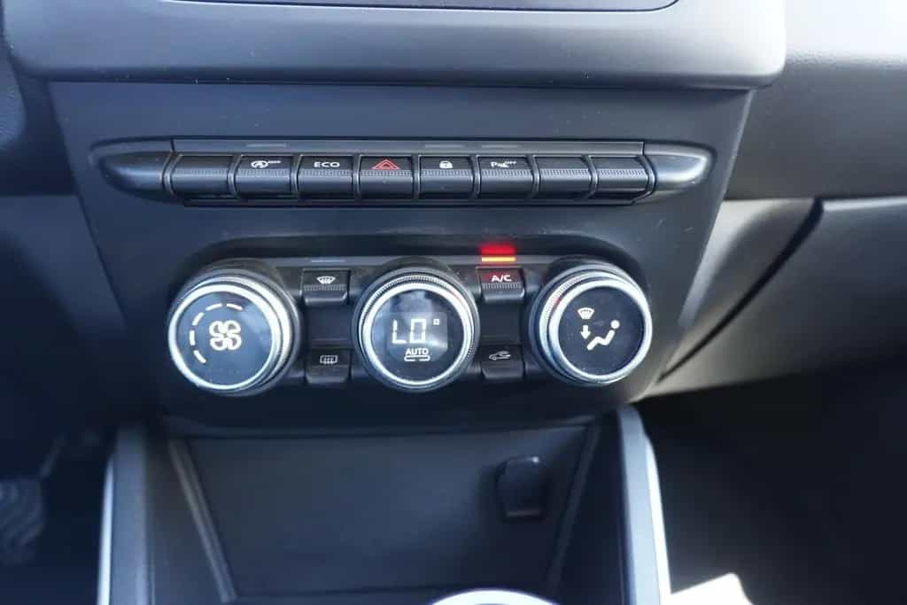 Dacia Duster 1.6 SCe 115 Klimaaut. Navi Tempomat AHK 05/2019-photo-23