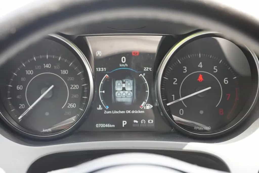 Jaguar E-Pace 2.0  AWD LED Kamera Sitzheizung Tempomat 09/2018-photo-17