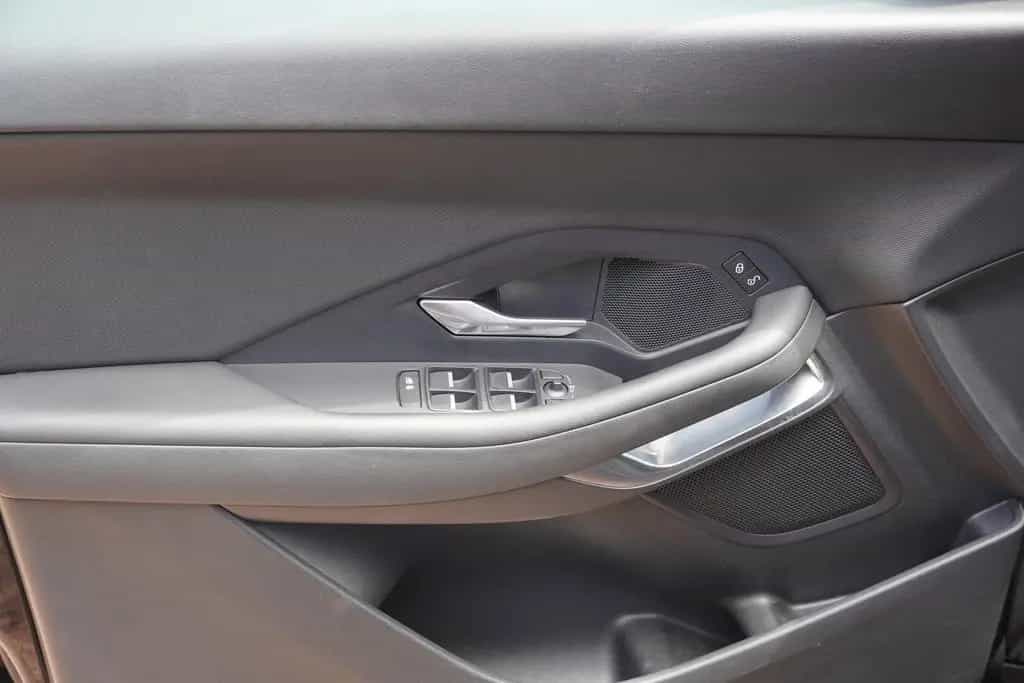 Jaguar E-Pace 2.0  AWD LED Kamera Sitzheizung Tempomat 09/2018-photo-25