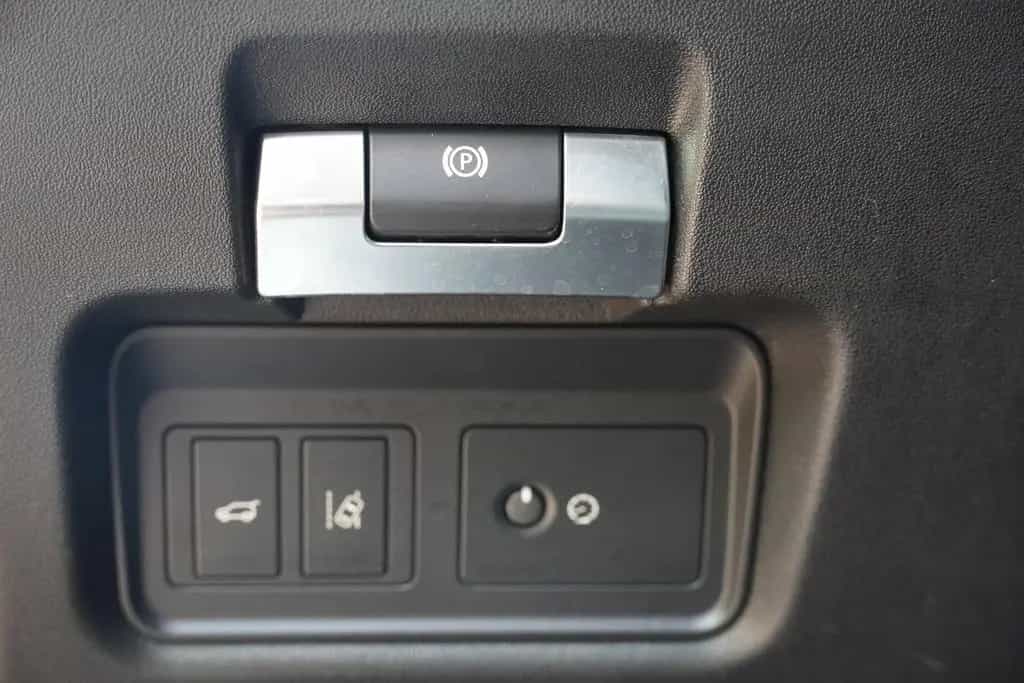 Jaguar E-Pace 2.0  AWD LED Kamera Sitzheizung Tempomat 09/2018-photo-26
