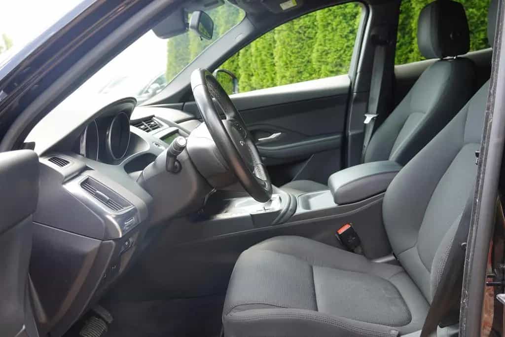 Jaguar E-Pace 2.0  AWD LED Kamera Sitzheizung Tempomat 09/2018-photo-28
