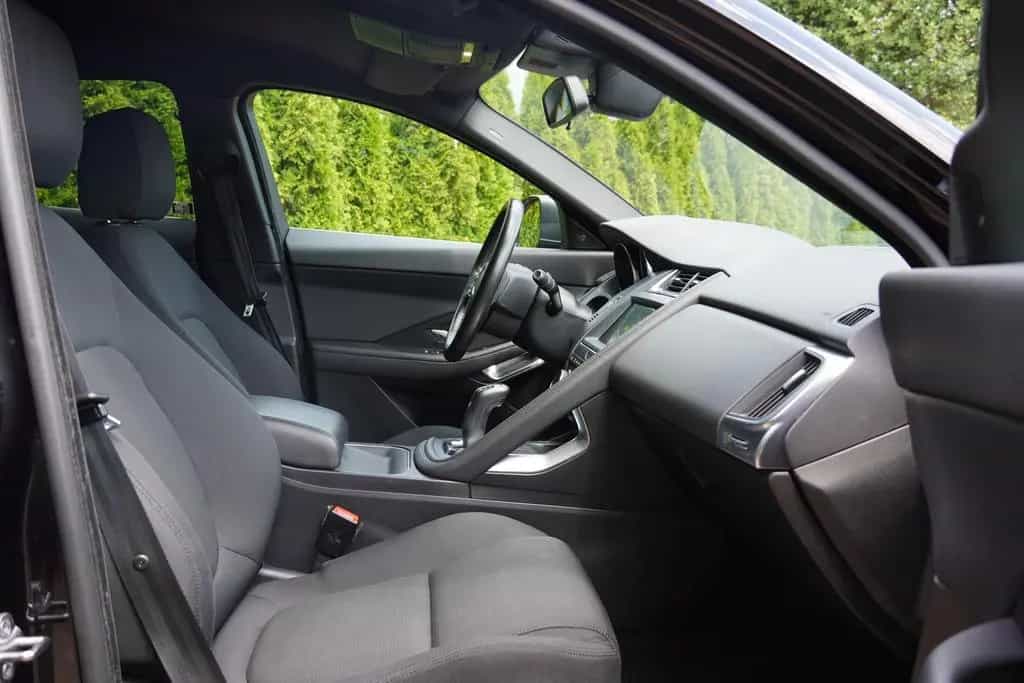 Jaguar E-Pace 2.0  AWD LED Kamera Sitzheizung Tempomat 09/2018-photo-29