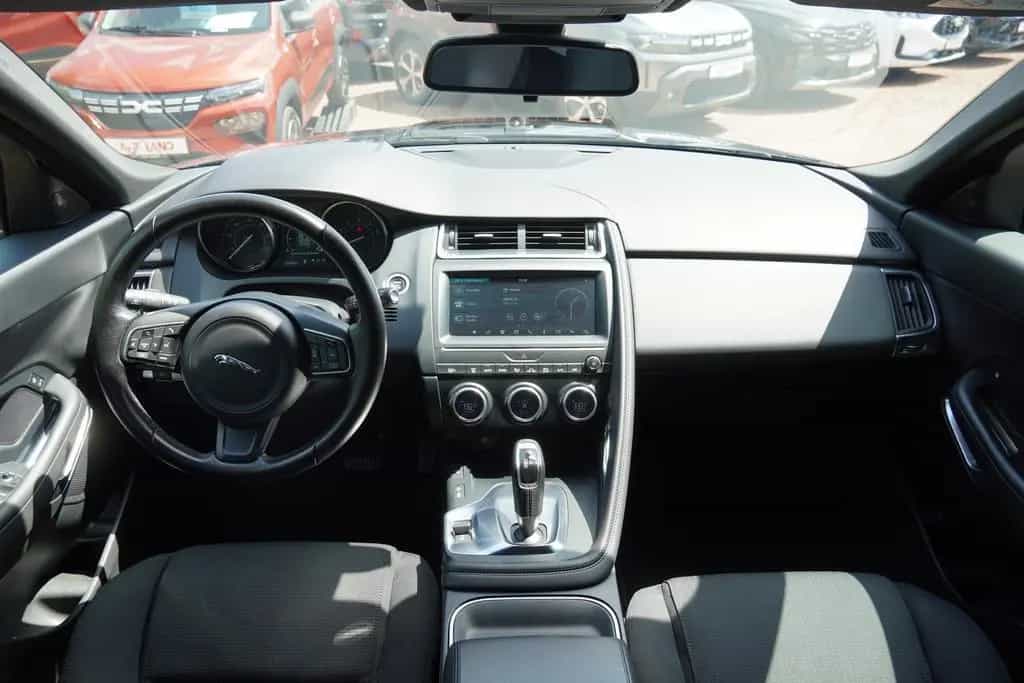 Jaguar E-Pace 2.0  AWD LED Kamera Sitzheizung Tempomat 09/2018-photo-7