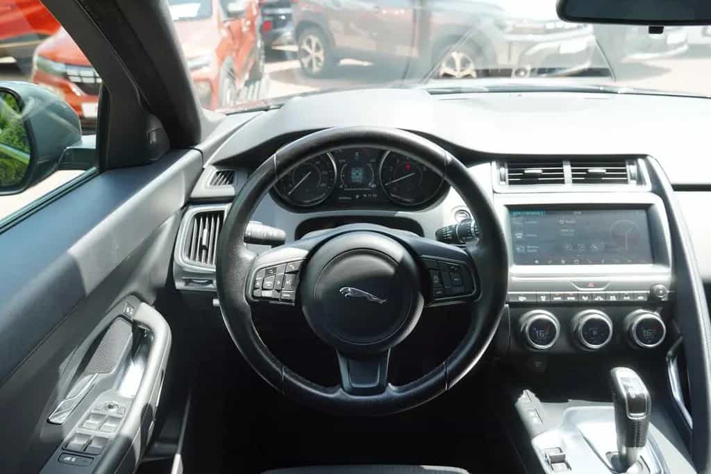Jaguar E-Pace 2.0  AWD LED Kamera Sitzheizung Tempomat 09/2018-photo-8