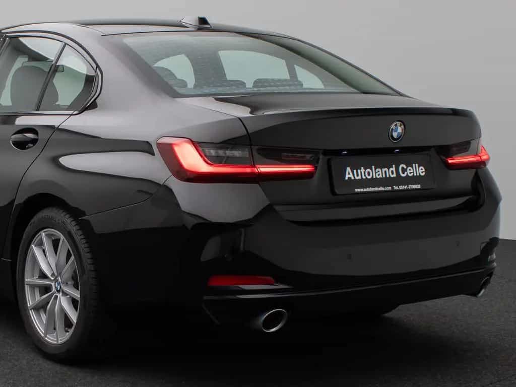 BMW 318 i GeschwindigReg DAB PDC Cockpit+ Widscreen 10/2024-photo-14