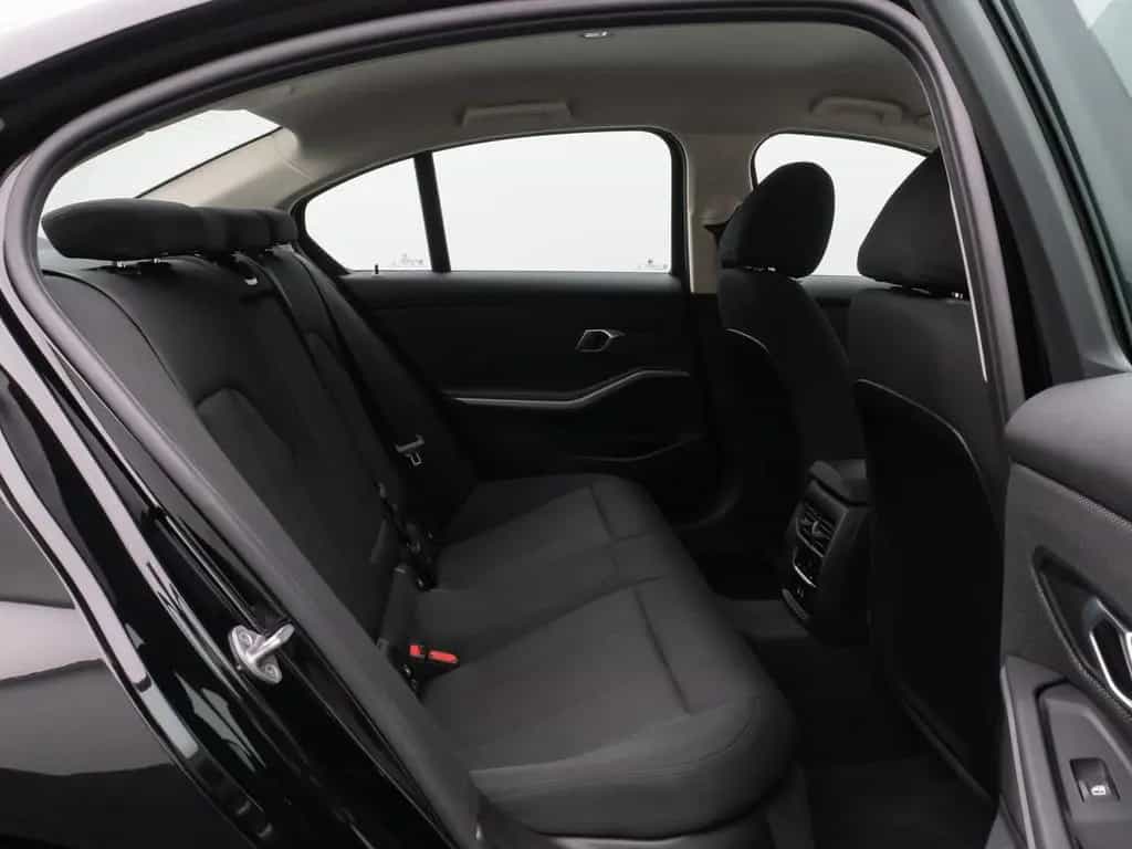 BMW 318 i GeschwindigReg DAB PDC Cockpit+ Widscreen 10/2024-photo-25