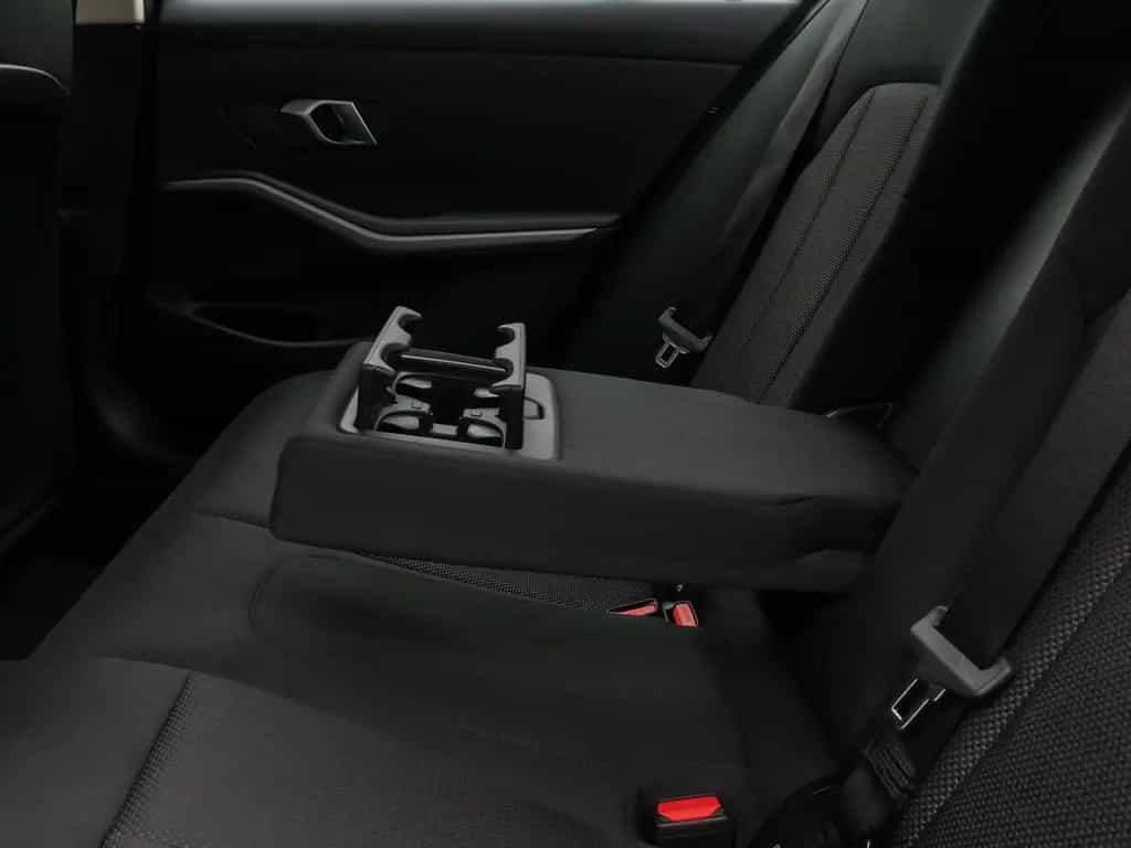 BMW 318 i GeschwindigReg DAB PDC Cockpit+ Widscreen 10/2024-photo-26