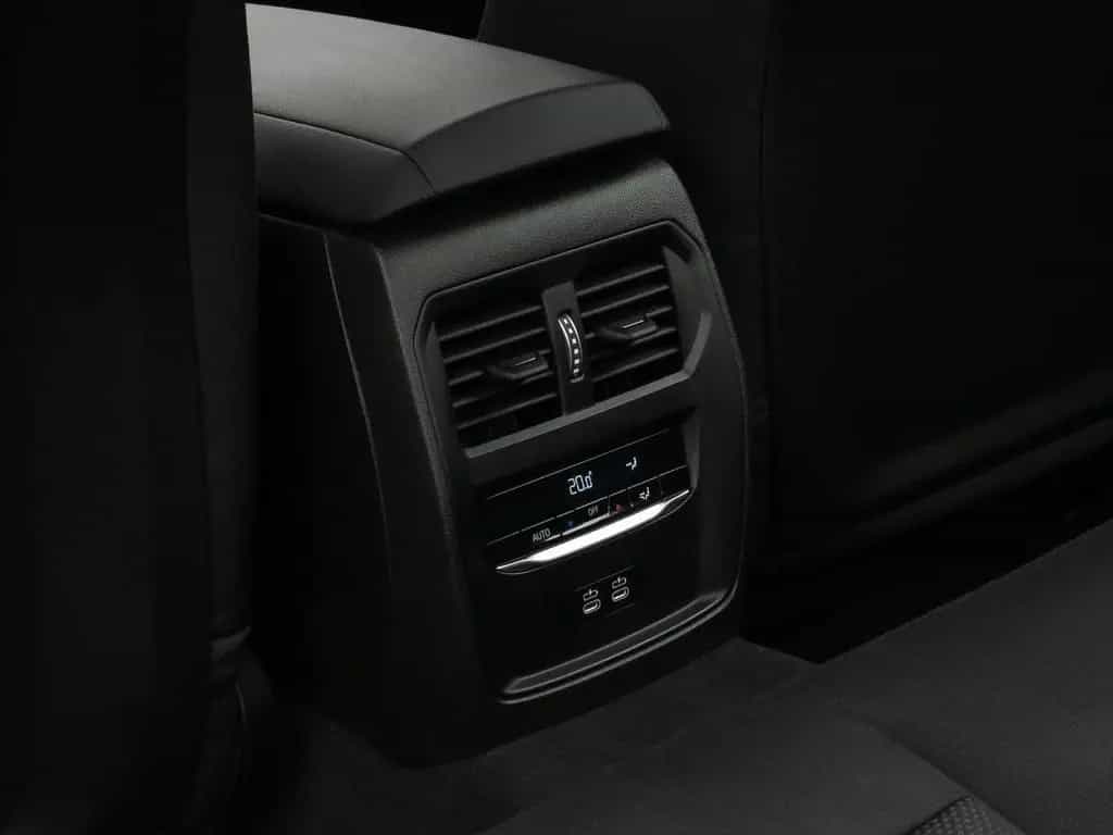 BMW 318 i GeschwindigReg DAB PDC Cockpit+ Widscreen 10/2024-photo-28