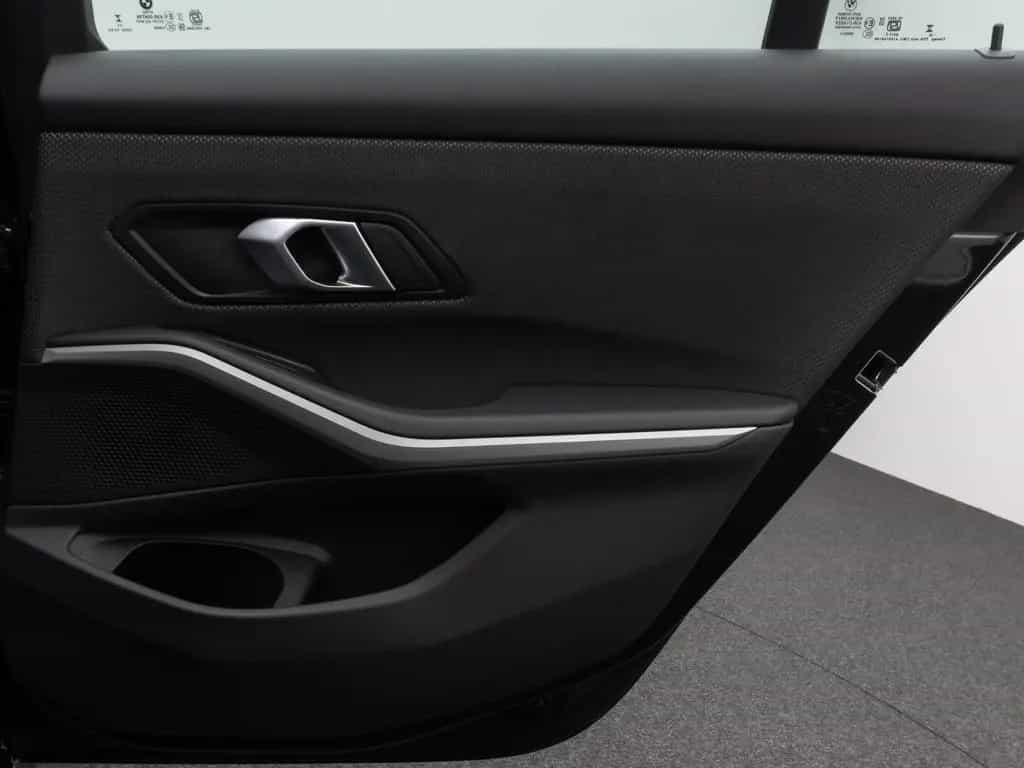 BMW 318 i GeschwindigReg DAB PDC Cockpit+ Widscreen 10/2024-photo-30