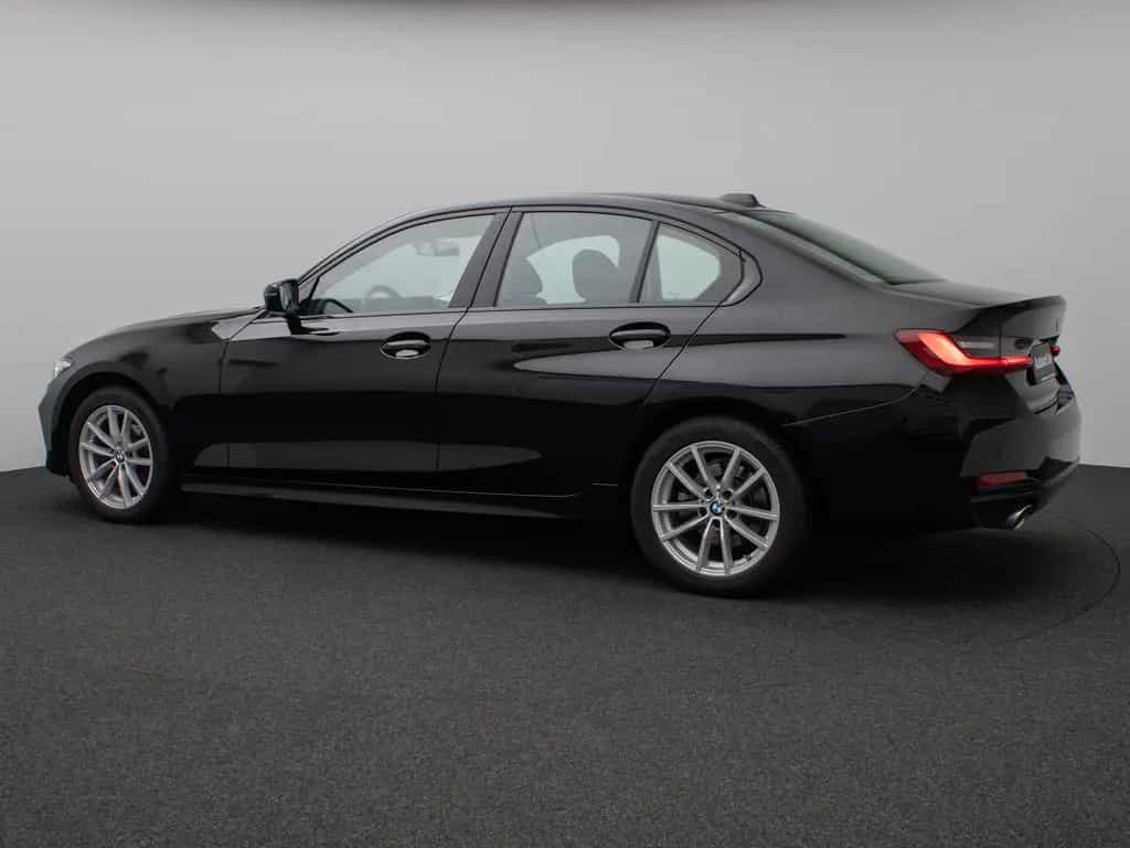 BMW 318 i GeschwindigReg DAB PDC Cockpit+ Widscreen 10/2024-photo-9