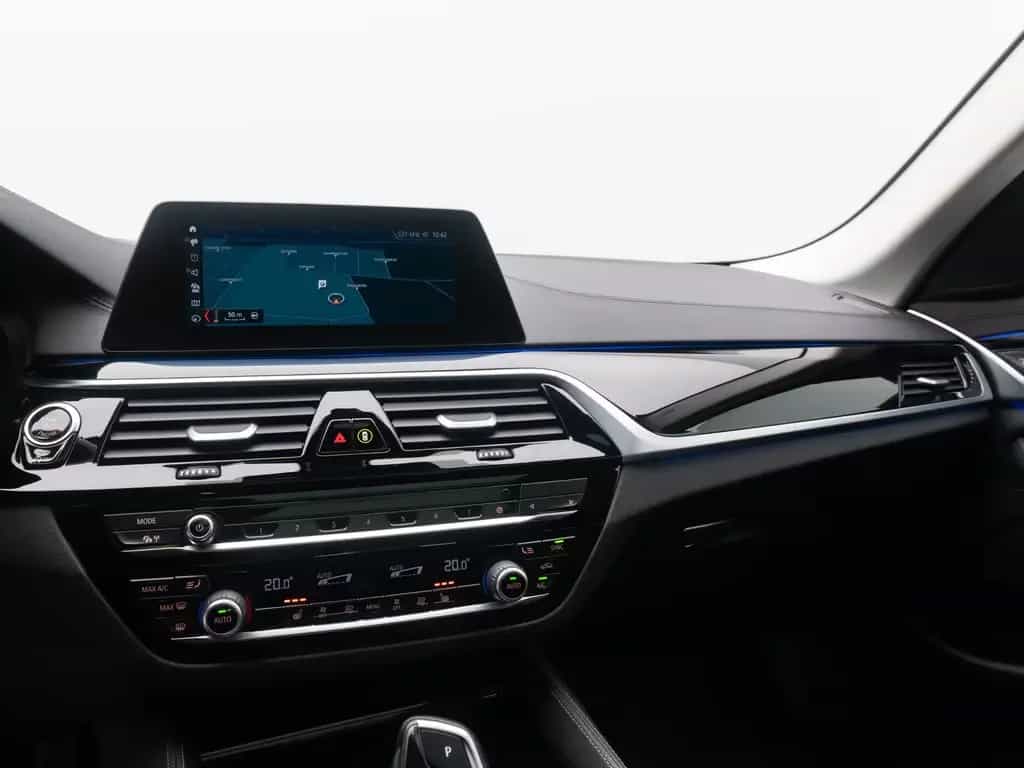 BMW 530 d xD LuxuryLine Panoram 360°HUD HiFi DisplKey 02/2020-photo-21