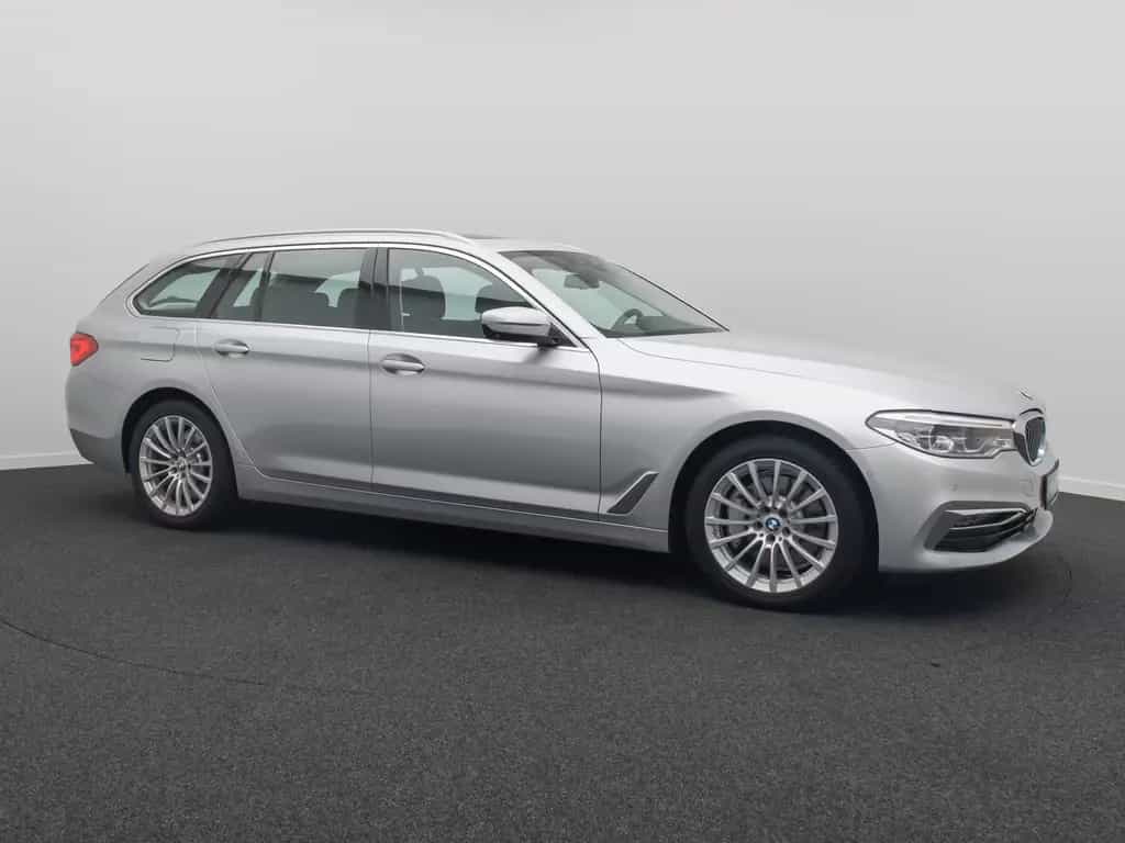 BMW 530 d xD LuxuryLine Panoram 360°HUD HiFi DisplKey 02/2020-photo-3