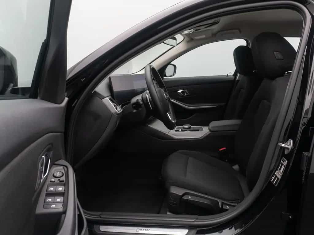 BMW 318 i GeschwindigReg DAB PDC Cockpit+ Widscreen 07/2024-photo-19