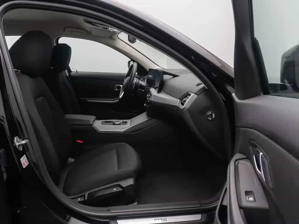 BMW 318 i GeschwindigReg DAB PDC Cockpit+ Widscreen 07/2024-photo-24