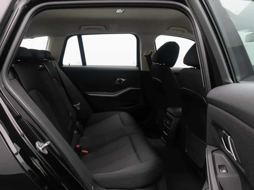 BMW 318 i GeschwindigReg DAB PDC Cockpit+ Widscreen 07/2024-photo-26