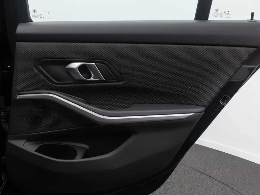 BMW 318 i GeschwindigReg DAB PDC Cockpit+ Widscreen 07/2024-photo-31