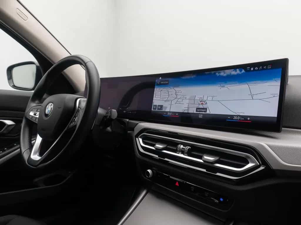 BMW 318 i GeschwindigReg DAB PDC Cockpit+ Widscreen 07/2024-photo-36