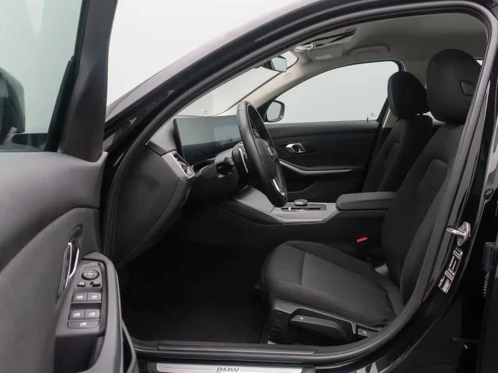 BMW 318 i GeschwindigRe DAB PDC CockpitPlus Widscreen 09/2024-photo-18