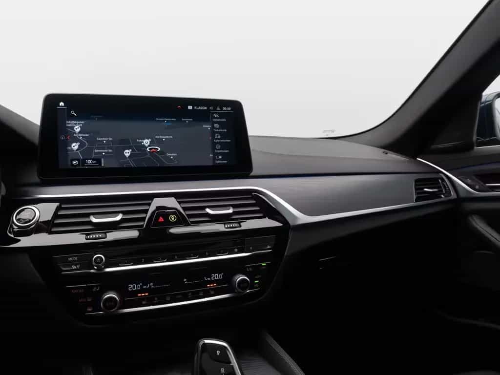 BMW 530 d xD Luxury Line HUD DAB AHK Panorama H/K 19" 02/2023-photo-22