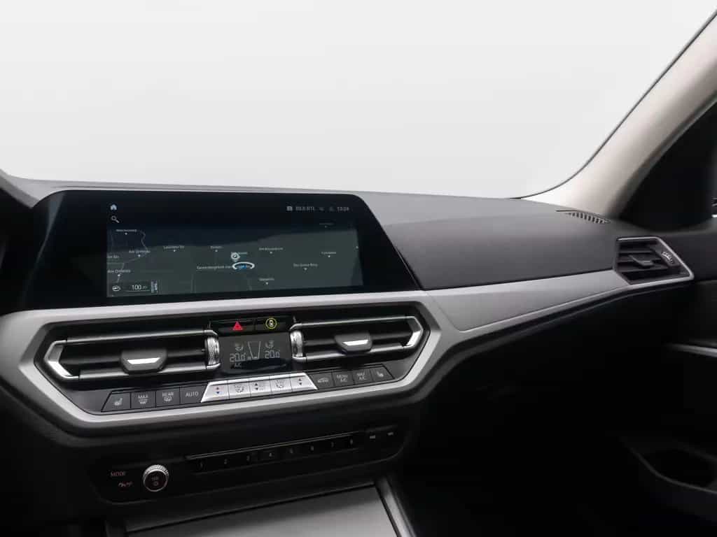BMW 330 i xD Alarm AHK DAB Panorama Individual Sport 03/2022-photo-22