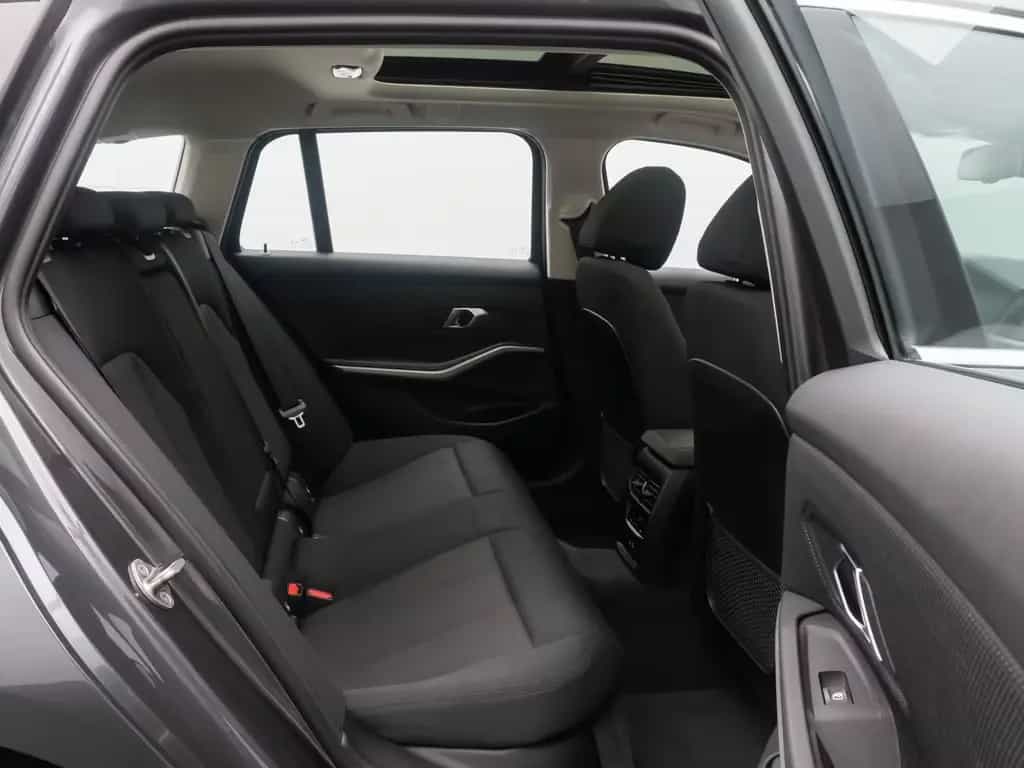 BMW 330 i xD Alarm AHK DAB Panorama Individual Sport 03/2022-photo-27