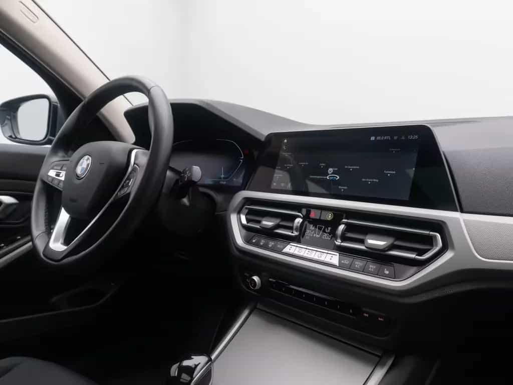 BMW 330 i xD Alarm AHK DAB Panorama Individual Sport 03/2022-photo-39