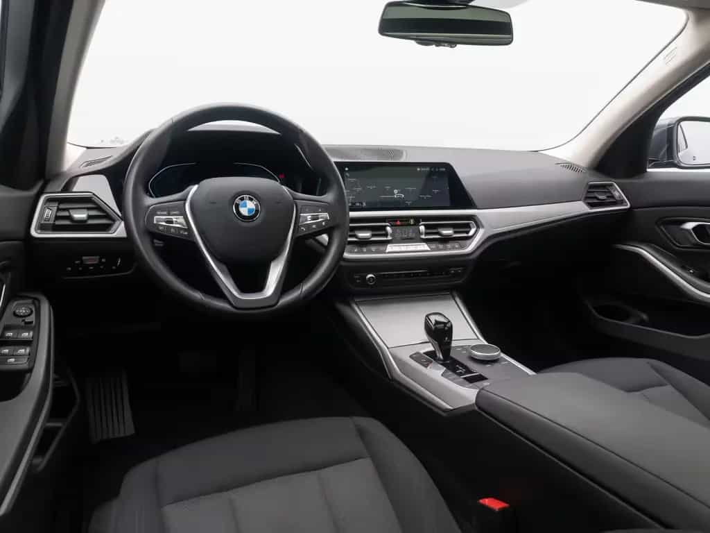 BMW 330 i xD Alarm AHK DAB Panorama Individual Sport 03/2022-photo-40