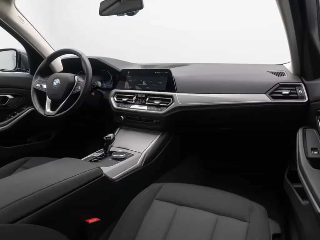 BMW 330 i xD Alarm AHK DAB Panorama Individual Sport 03/2022-photo-42