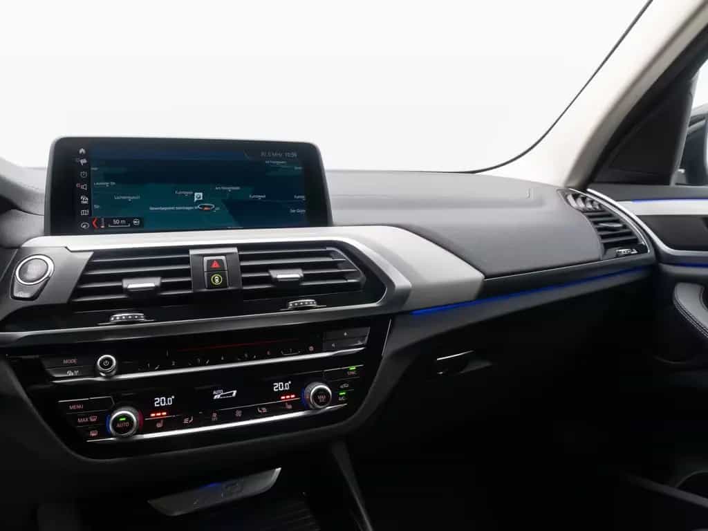 BMW X3 xD20d Luxury Line Kamera AHK HUD Alarm 19Zoll 01/2019-photo-20