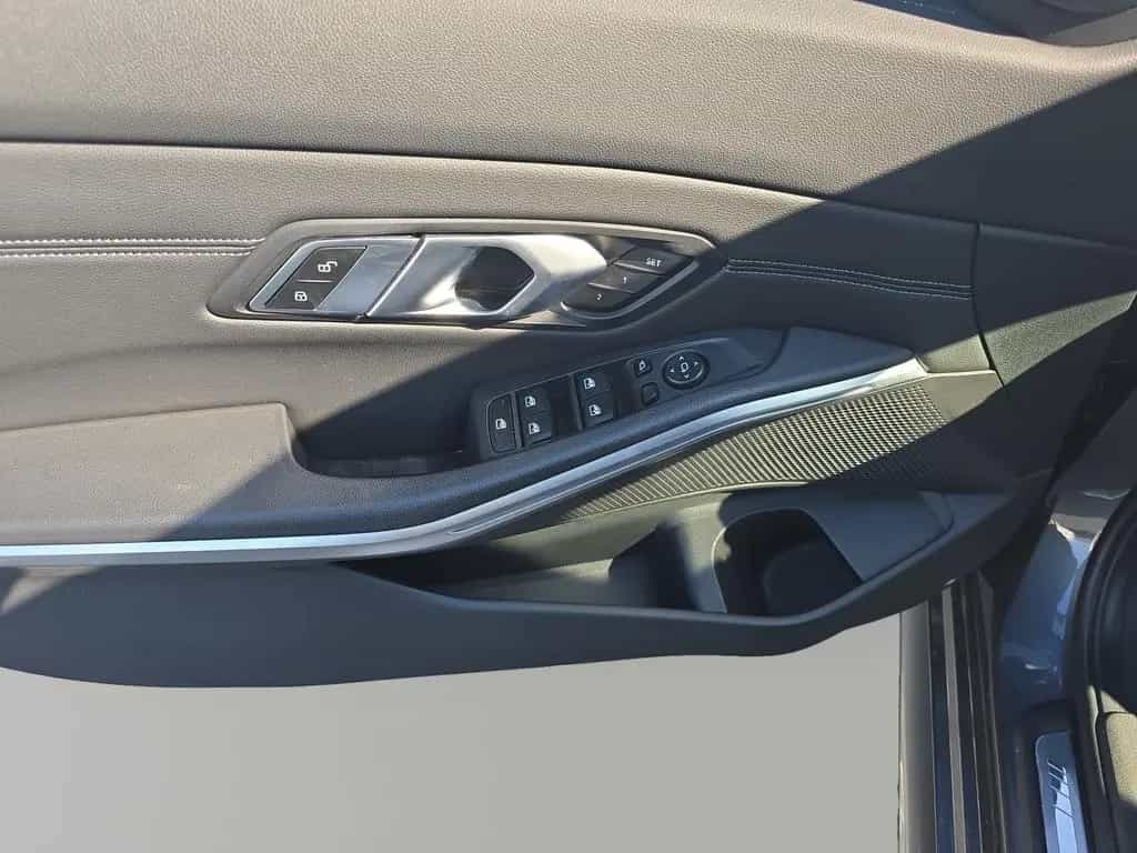 BMW 320 d xDrive M Sportpaket*Live Cockpit Prof*Parki 09/2021-photo-17