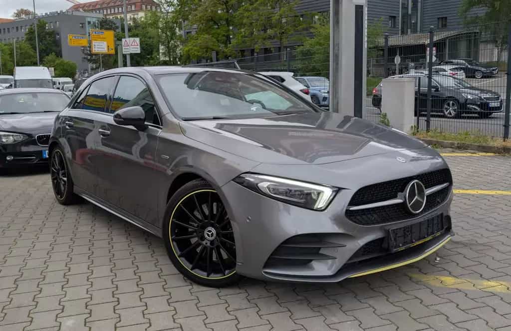 Mercedes-Benz A 250 4M Edition1 AMG*Night*Dis+*PANO*JungeStern 03/2019-photo-2