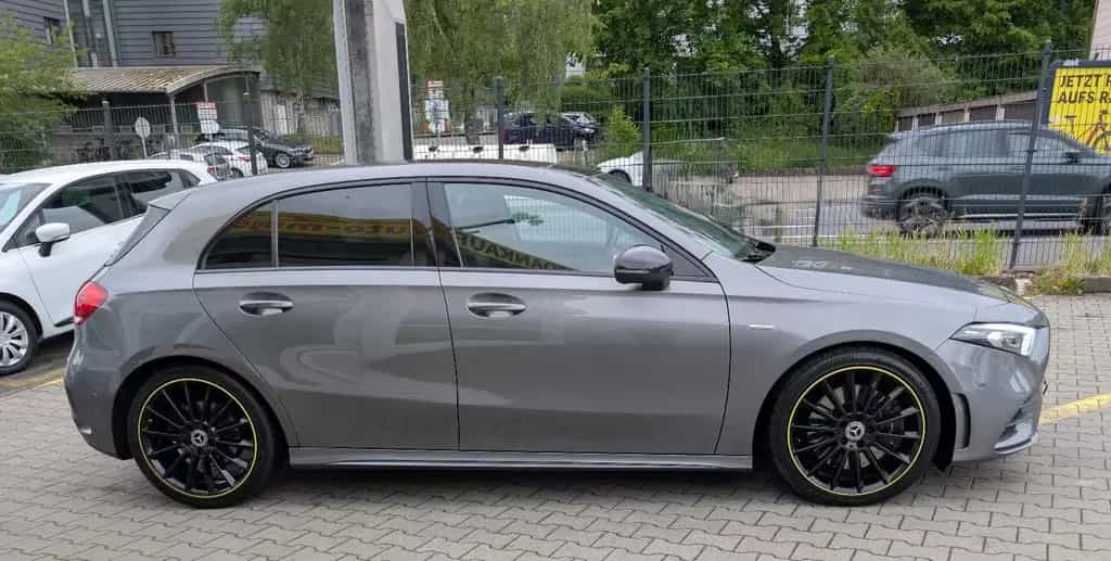 Mercedes-Benz A 250 4M Edition1 AMG*Night*Dis+*PANO*JungeStern 03/2019-photo-3