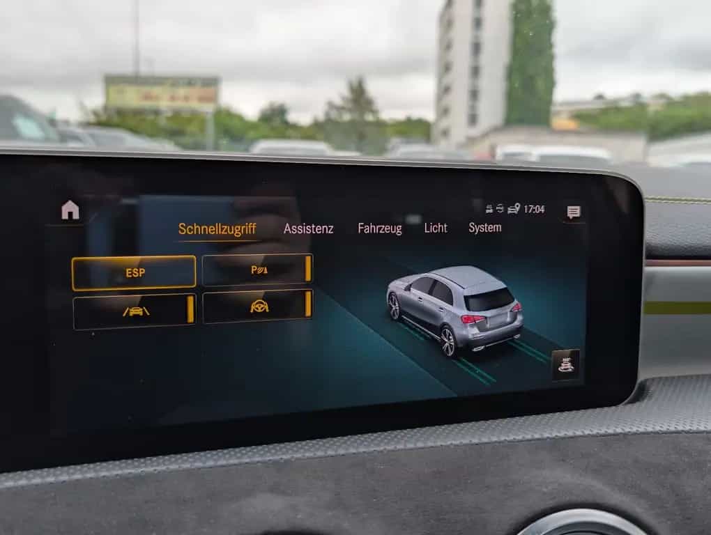 Mercedes-Benz A 250 4M Edition1 AMG*Night*Dis+*PANO*JungeStern 03/2019-photo-32