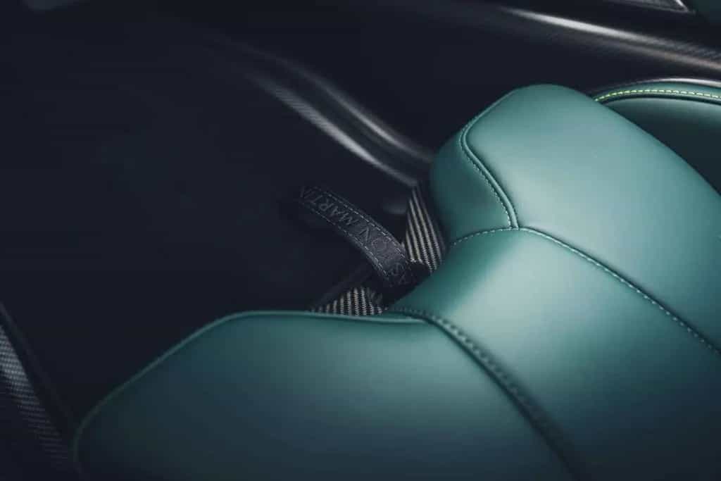 Aston Martin Valhalla Apex Grey / Carbon / NEW / 160KM / B O 03/2026-photo-18