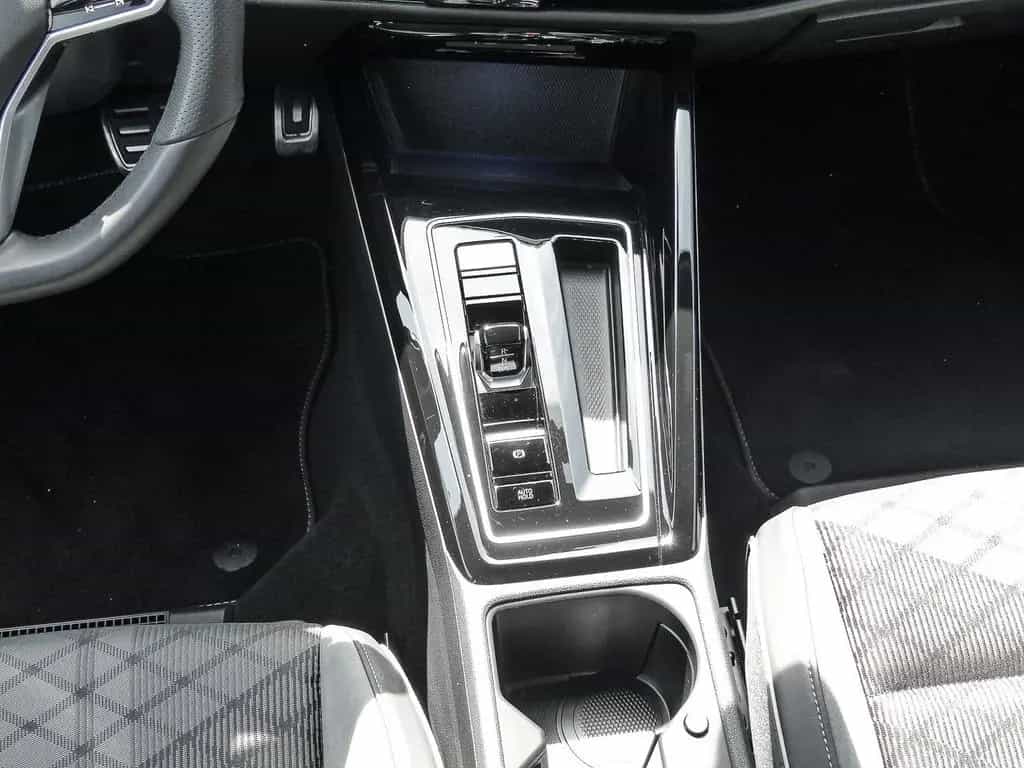 Volkswagen Golf 1.5 eTSI DSG R-Line 04/2024-photo-13