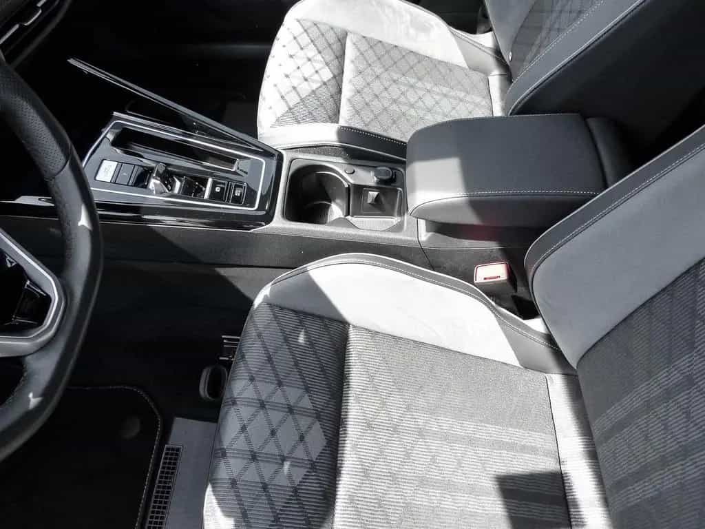 Volkswagen Golf 1.5 eTSI DSG R-Line 04/2024-photo-14