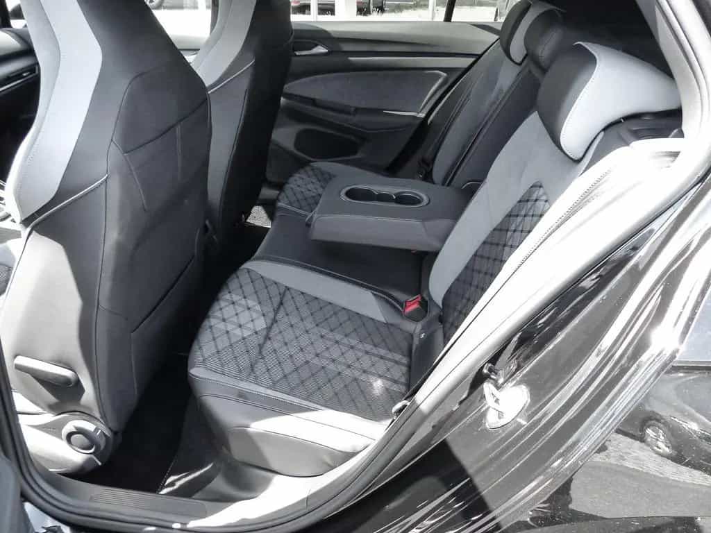 Volkswagen Golf 1.5 eTSI DSG R-Line 04/2024-photo-17