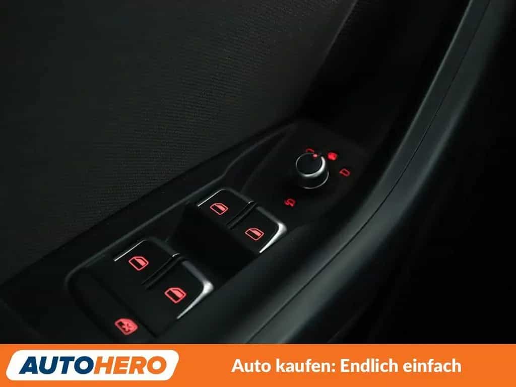Audi Q3 2.0 TFSI quattro Design Aut.*NAVI*LED*TEMPO* 04/2017-photo-24