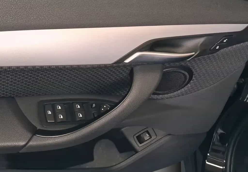 BMW X1 sDrive 18d.,1.Hand,Navi,Pano,HUD,AHK,Kamera 02/2020-photo-10