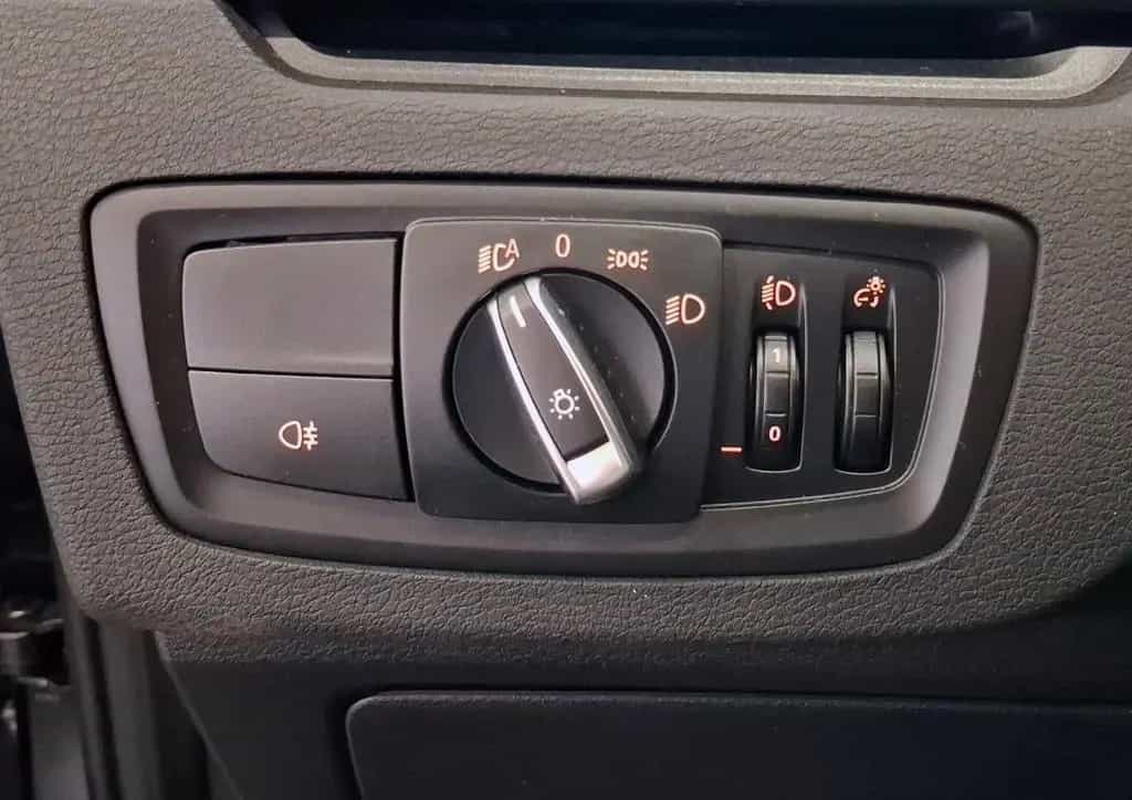 BMW X1 sDrive 18d.,1.Hand,Navi,Pano,HUD,AHK,Kamera 02/2020-photo-12