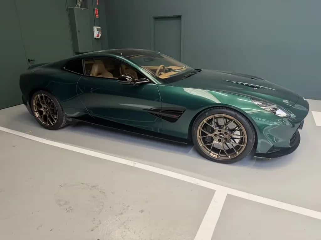 Aston Martin Vanquish Coupe- B&W- Pano- Sport seats null-photo-9